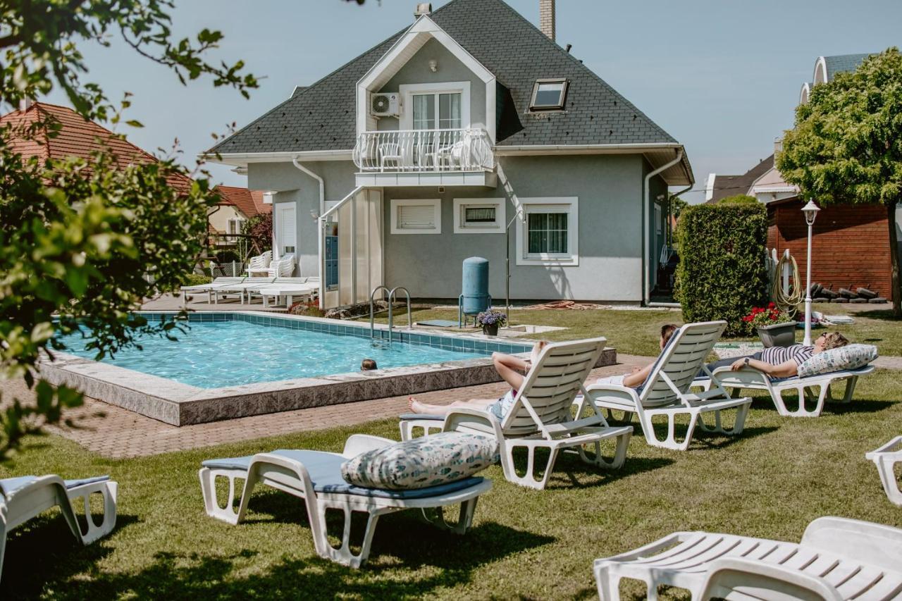 Kek Vendeghaz Family Resort Gyenesdiás Zewnętrze zdjęcie