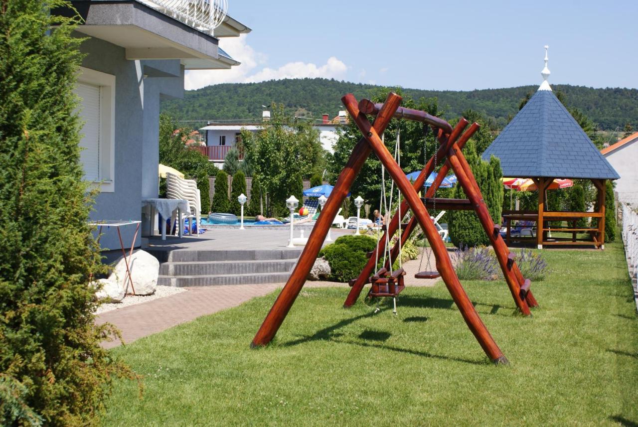 Kek Vendeghaz Family Resort Gyenesdiás Zewnętrze zdjęcie