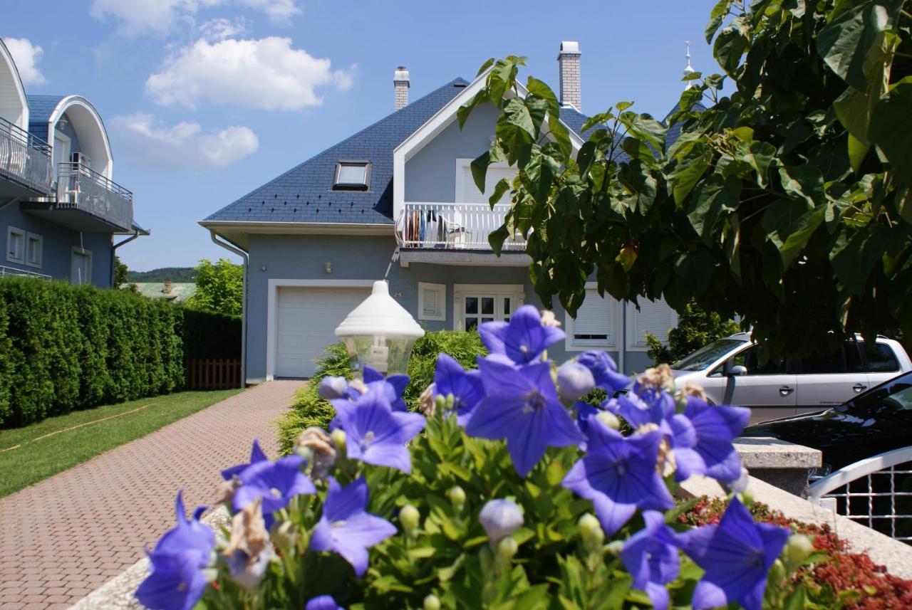 Kek Vendeghaz Family Resort Gyenesdiás Zewnętrze zdjęcie