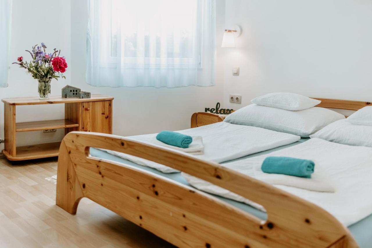 Kek Vendeghaz Family Resort Gyenesdiás Zewnętrze zdjęcie