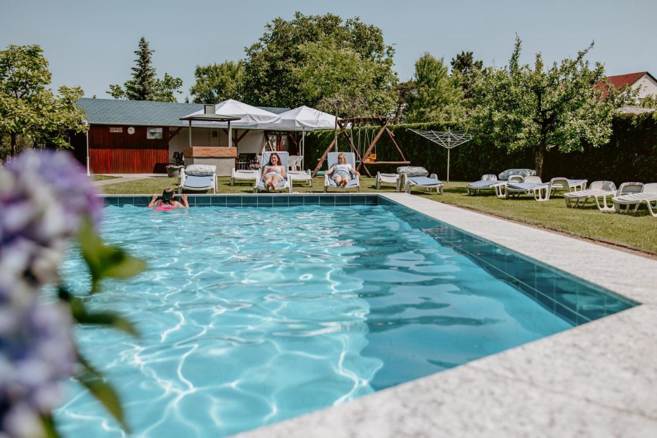 Kek Vendeghaz Family Resort Gyenesdiás Zewnętrze zdjęcie